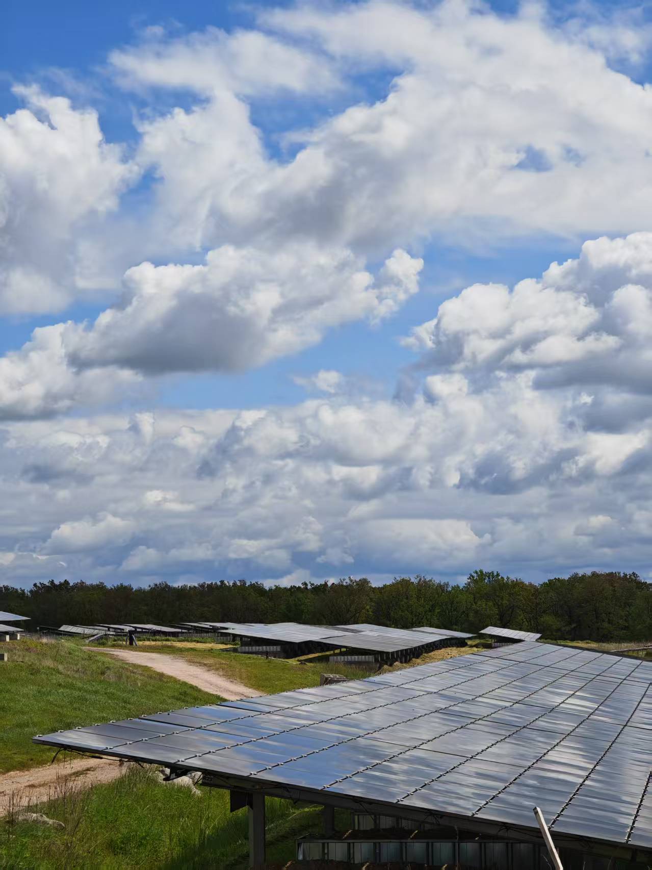 法國Diou郊區，光伏站監測